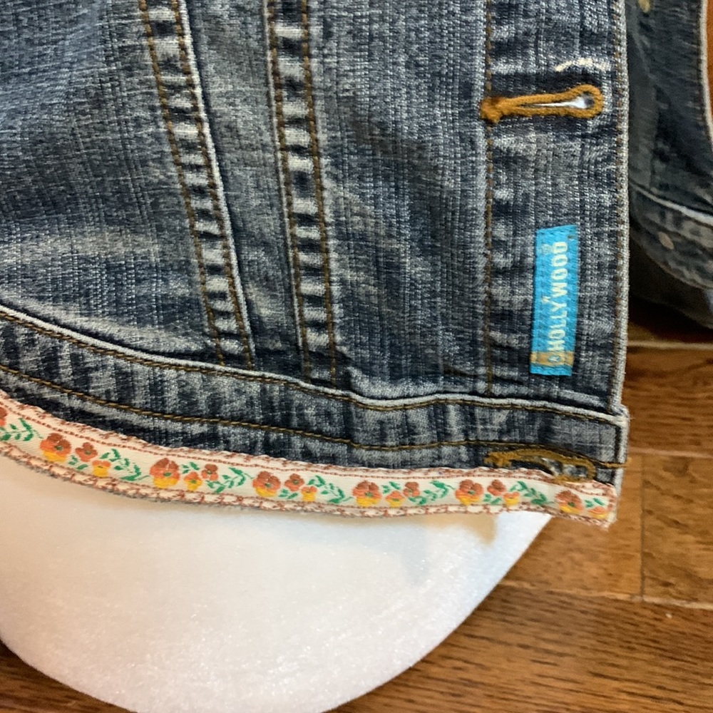 Jean jacket. - Picture 4 of 8
